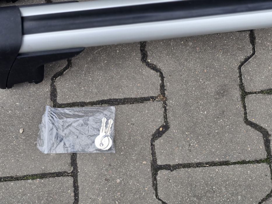 Belki poprzeczki bagażnik dachowy THULE Opel Zafira C na relingi zinte