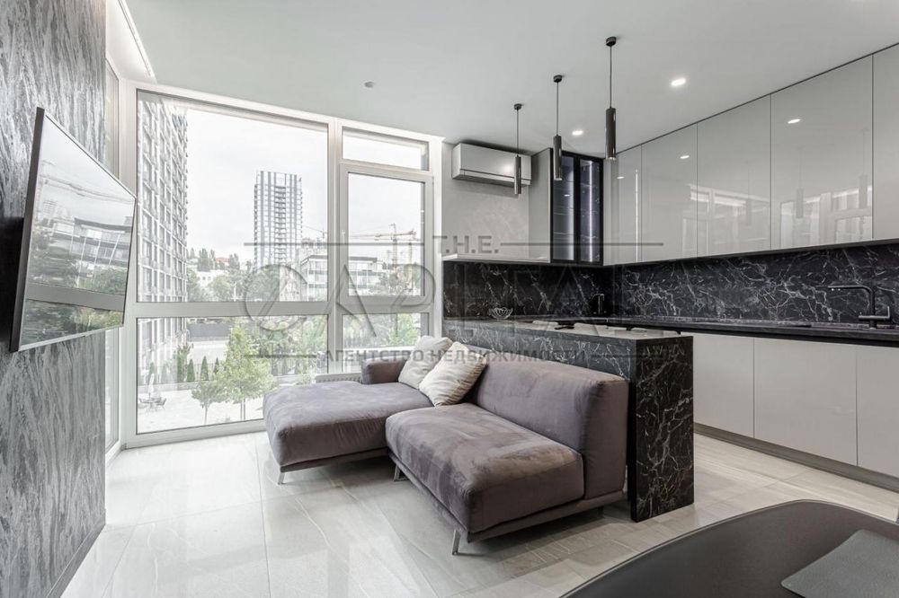 Аренда 3к квартиры,  ул. Джона Маккейна, ЖК Французский квартал 2