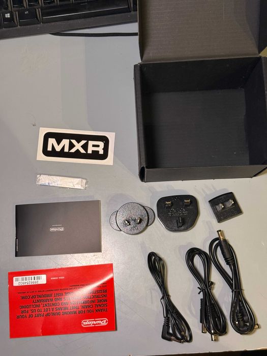 MXR M239 Mini Iso-Brick – zasilacz do efektów + dodatkowe kable