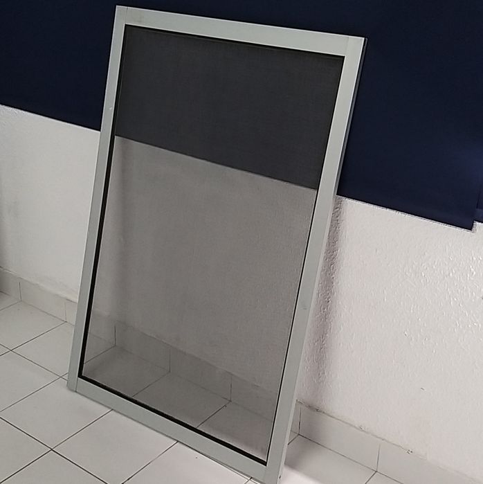 Janelas mosquiteiras.