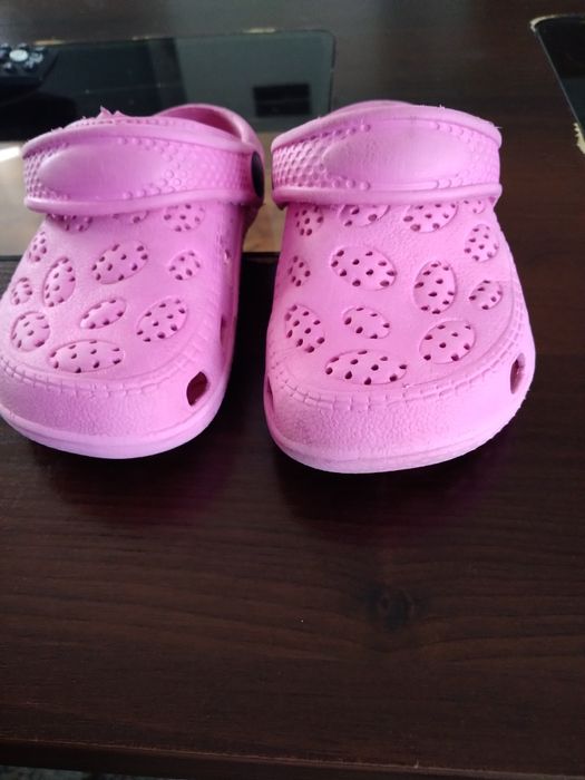 Klapki różowe r. . 26