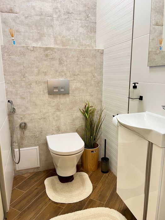 Центр. 3 кімнати. Озеро та парк. Власник. Звітні документи