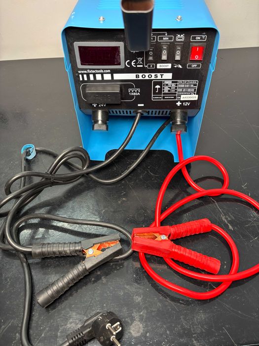 Prostownik booster do akumulatorów samochodowych 12V / 24V rozruch