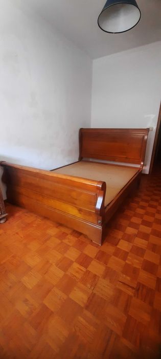 Estrutura de cama de madeira