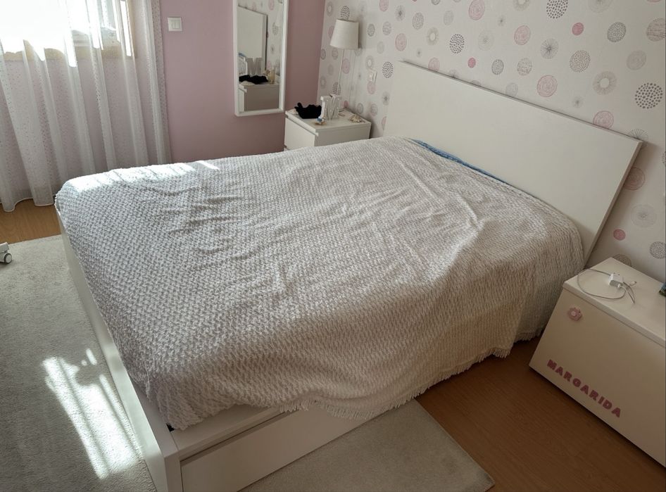 Mobilia como nova, completa de moradia T3, cor Wengué carvalho escuro