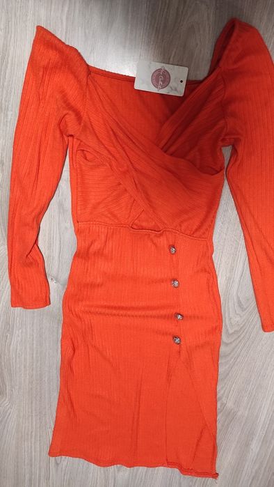 Damska sukienka prążkowana złote guziki wycięcia rozmiar 36/S