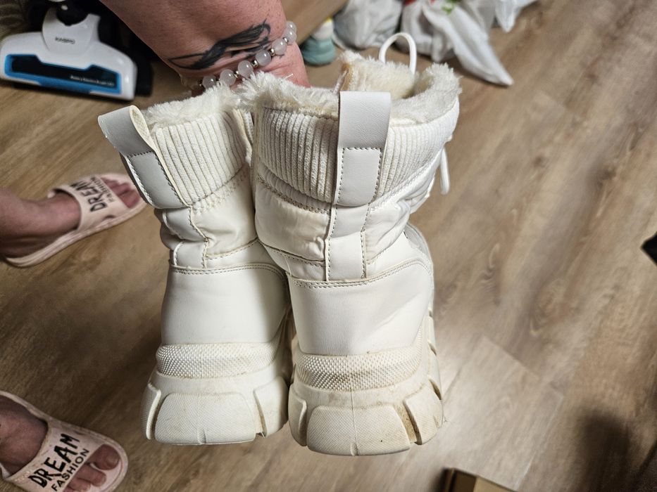 Продам женская ботинка в хорошем состояние бу