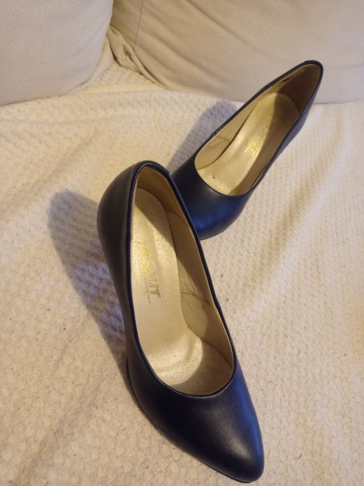 Buty damskie klasyczne 39