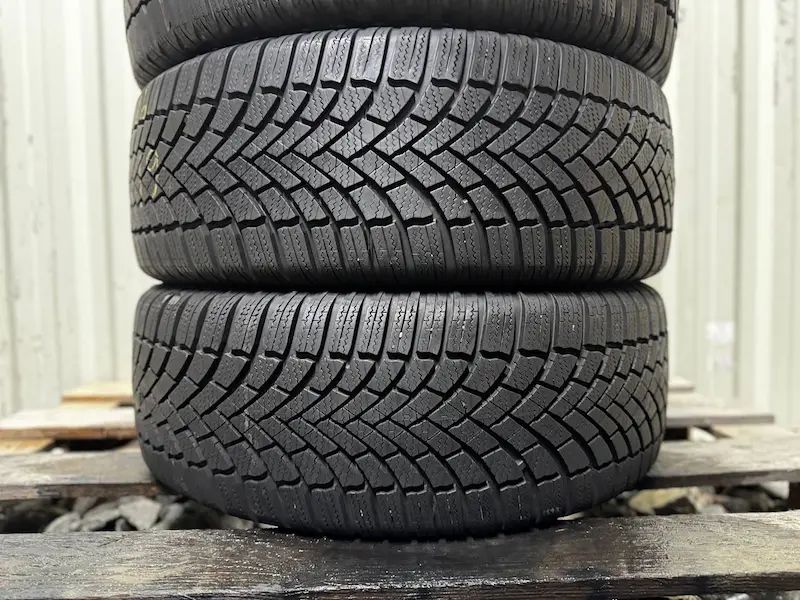 Шини бу 215 60 R16 Bridgestone Blizzak LM005