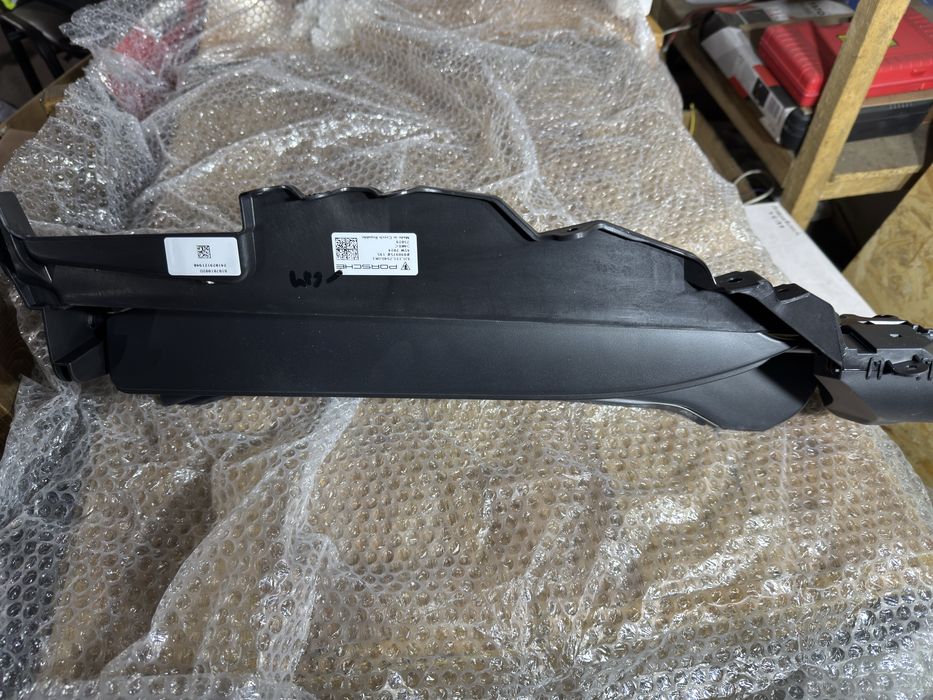 Porsche taycan жулюзі впуск повітря 9j1121754dok1