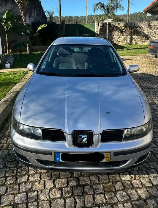 Carro económico em bom estado