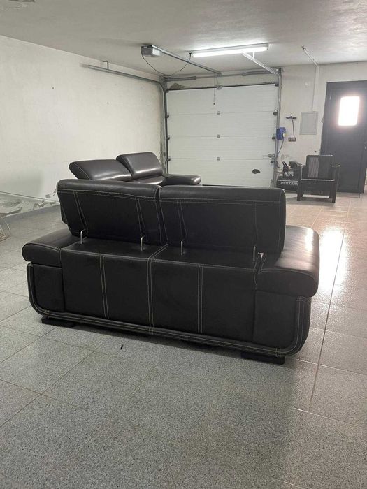 Sofás castanho escuro em pele