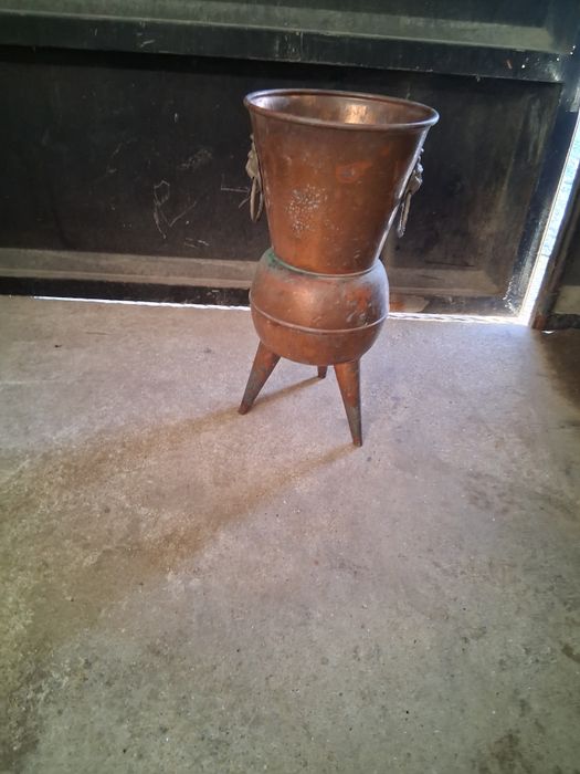 Pote em cobre antigo