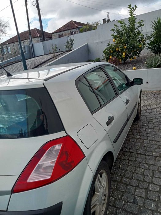 Renault Megane 2003 está com junta da colaça avariada