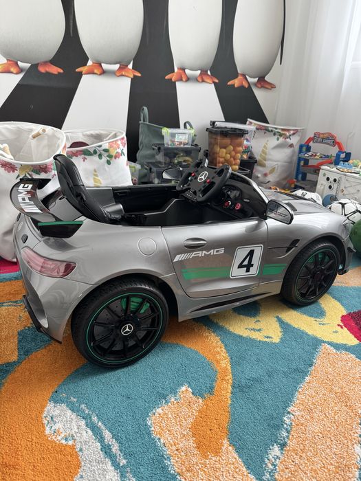 Електромобіль Mercedes-Benz GT4 AMG