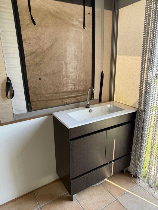 Móvel com lavatório