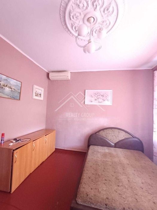 Продаж будинку в с. Вільне з меблями, технікою, басейном та гаражем .