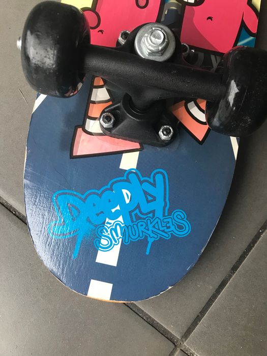 Skate marca Deeply