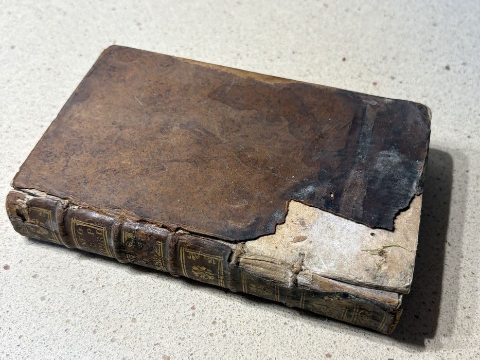 Antigo livro de 1733: Sermons du Pere Bourdaloué tomo seconde