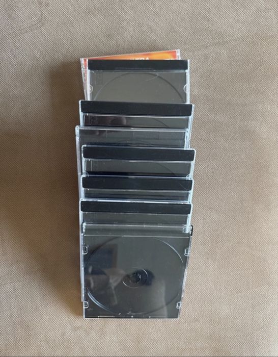 8 capas para CD/DVD novas.