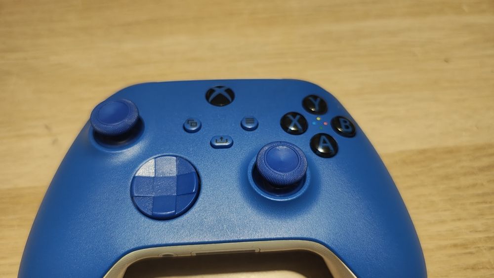 Pad Xbox seria x  analogi hala jak nowy oryginalny !