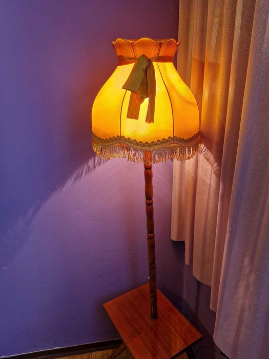 Lampa PRL z blatem, stolikiem