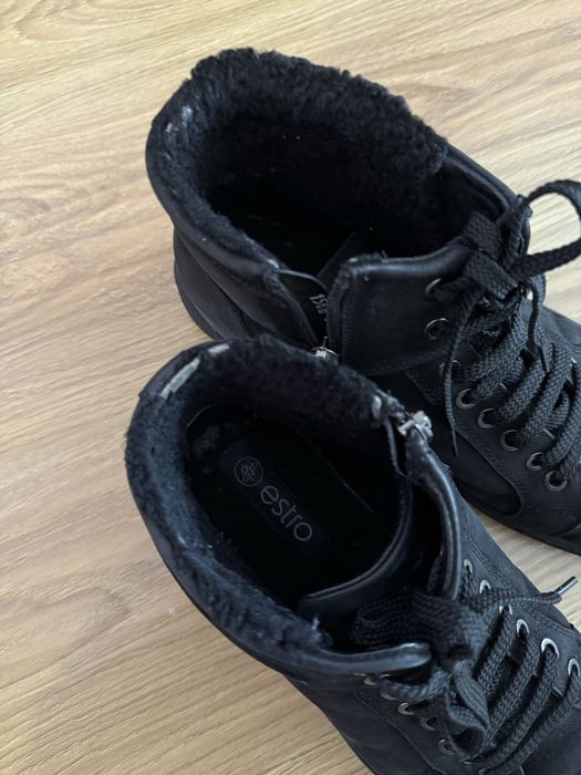 Чорне чоловіче взуття Estro