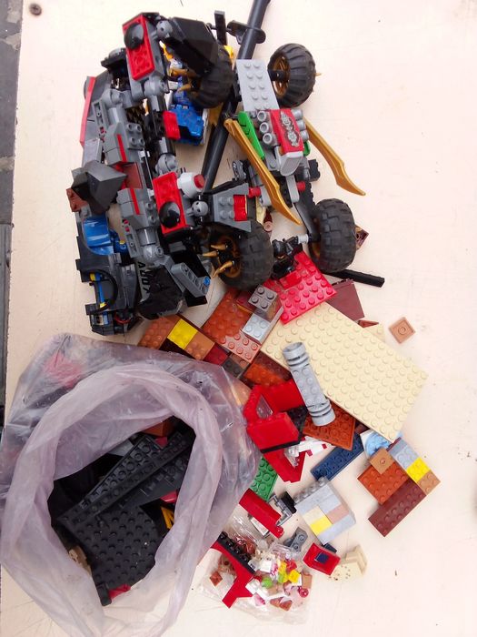 Конструктор lego и ещё какой-то другой
