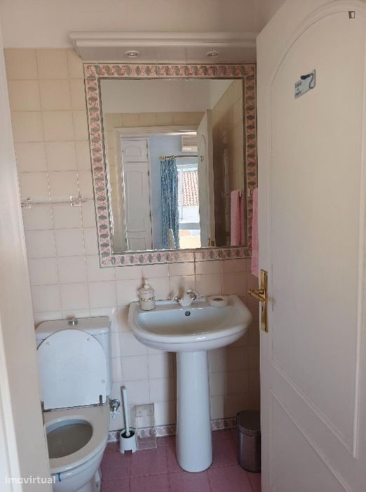 Quarto - localizado em Setubal