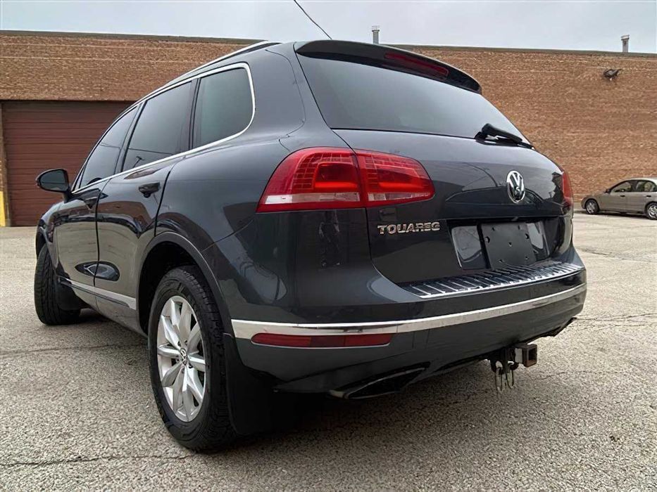 Volkswagen Touareg      2015