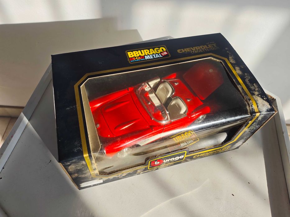 Burago 1/18 Colecção Chevrolet Corvette 1957