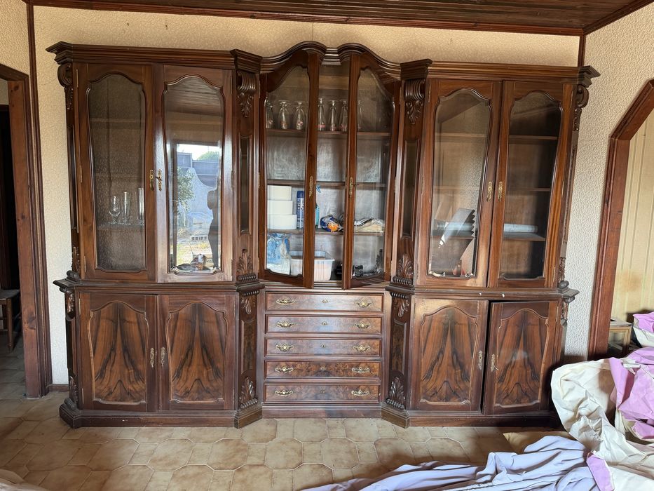 Movel antigo com 3 partes