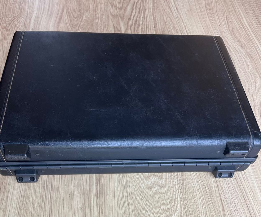 Mala marca SAMSONITE em cabedal preto estilo CLASSICA Laureate