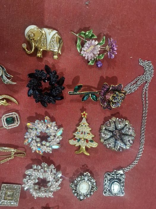 Продам немецкие старинные броши
