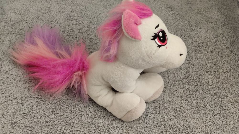 Очаровательная пони из серии Pony Tales. TM Keel Tales.