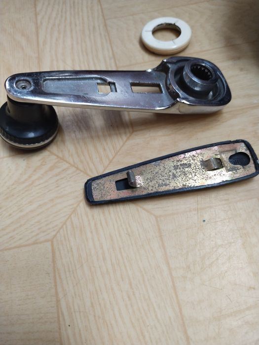 Мерседес W116/123 Механический стеклоподьемник (задний)