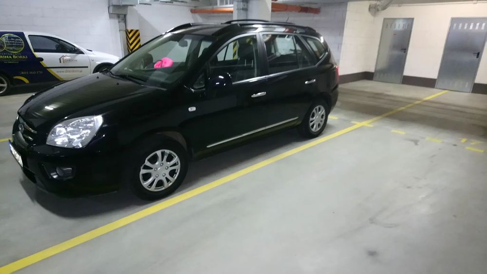 Kia Carens KIA Carens - uszkodzony silnik, świeżo po profesjonalnym sprzątaniu