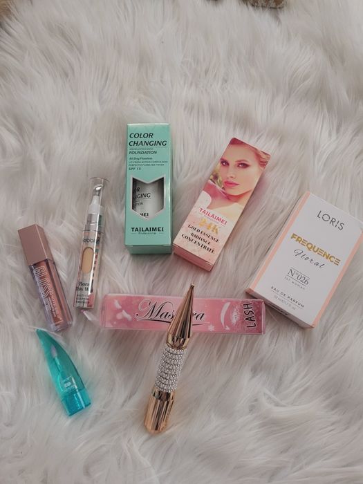 Zestaw kosmetyków magiczny podklad perfumy baza korektor Tusz pomadka