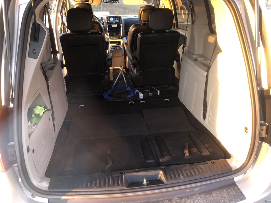 Chrysler town country