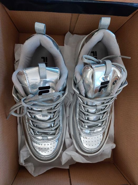 Sneakersy srebrne Fila 38