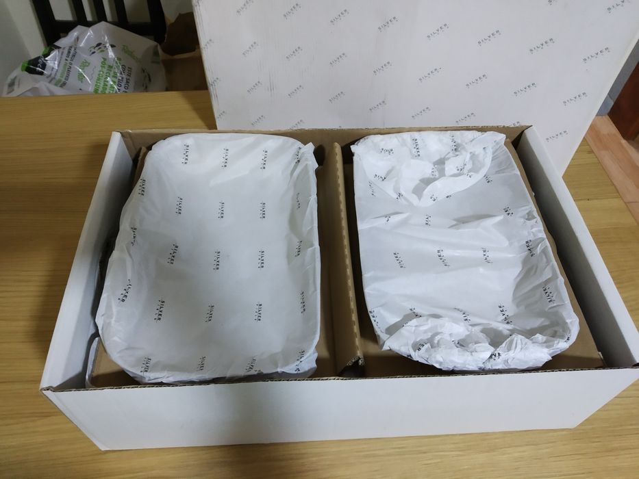 Travessas e saladeira com talheres de servir da Silver Field