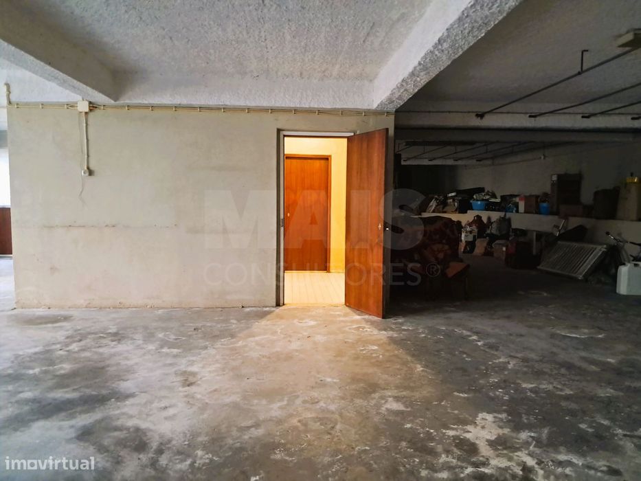 Warehouse with Courtyard and Two Main Entrances – City Center of Castelo Branco...