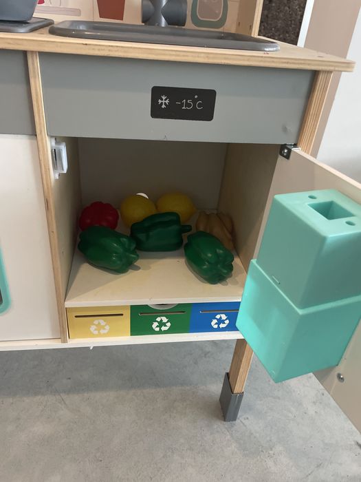 Cozinha de madeira de brincar