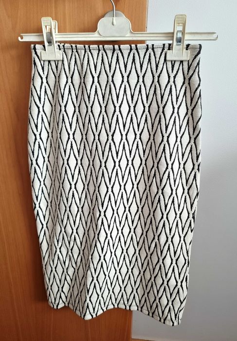 Saia justa com padrão branco/ creme e preto Mango, tamanho XS