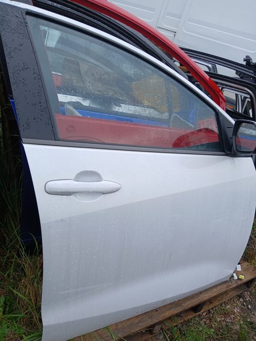 Drzwi przednie prawe TOYOTA YARIS IV kolor 089 biala perla