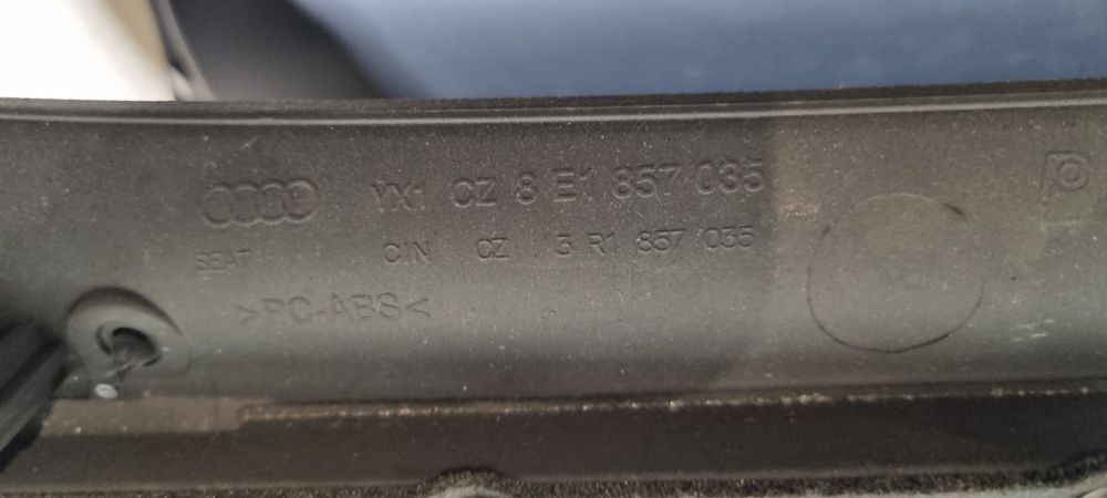 Schowek pasażera audi a4 b7 seat exeo jak nowy 8e