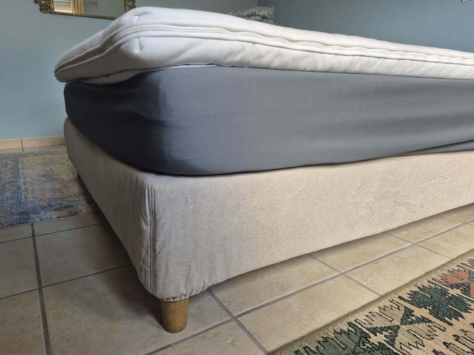 Colchão Emma novo com estrado