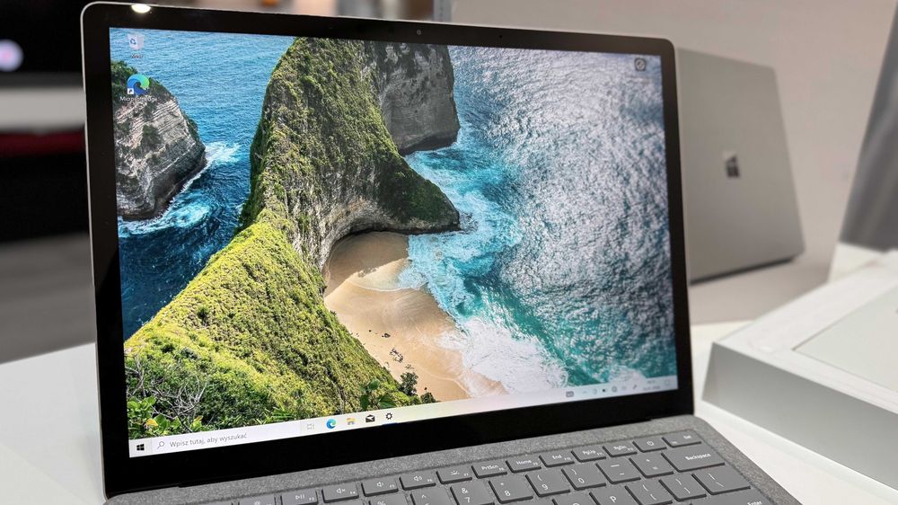 Laptop Dotykowy Microsoft Surface 2 Model 1769 8GB Ram i5-8250U 256GB