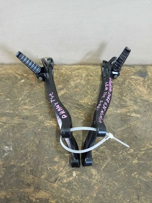 Kawasaki Ninja Zx6R Ninja 636 set podnóżek prawy lewy tył oryginał