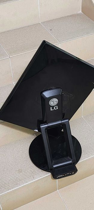 Monitor LG Flatron L1982U-BF 19 cali bez zasilacza , sprawny